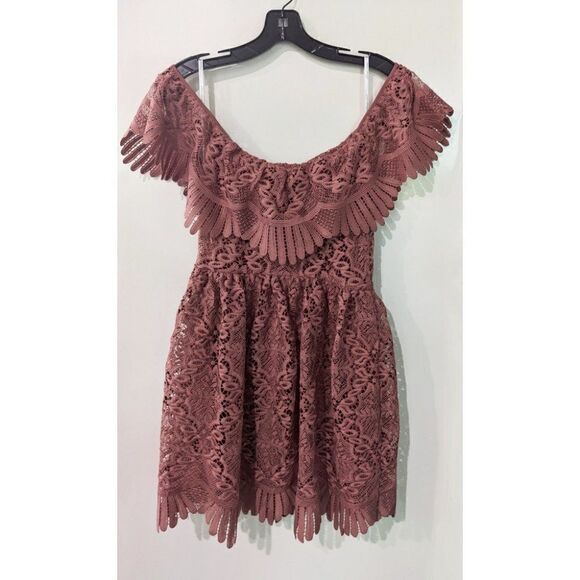 Lovers & Friends | Dream Vacay lace dress in Mauve - Picture 6 of 15